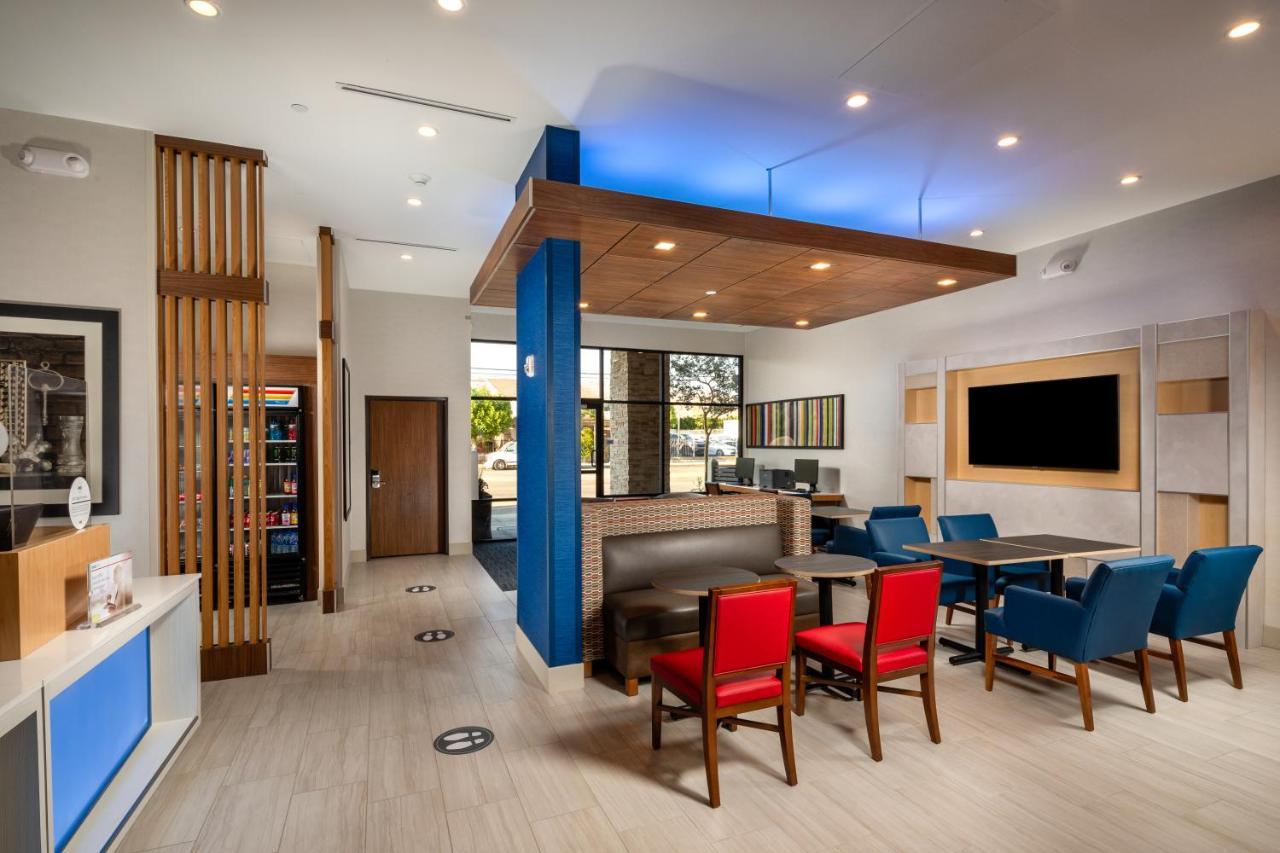 Holiday Inn Express & Suites Chatsworth By Ihg Los Angeles Exterior foto