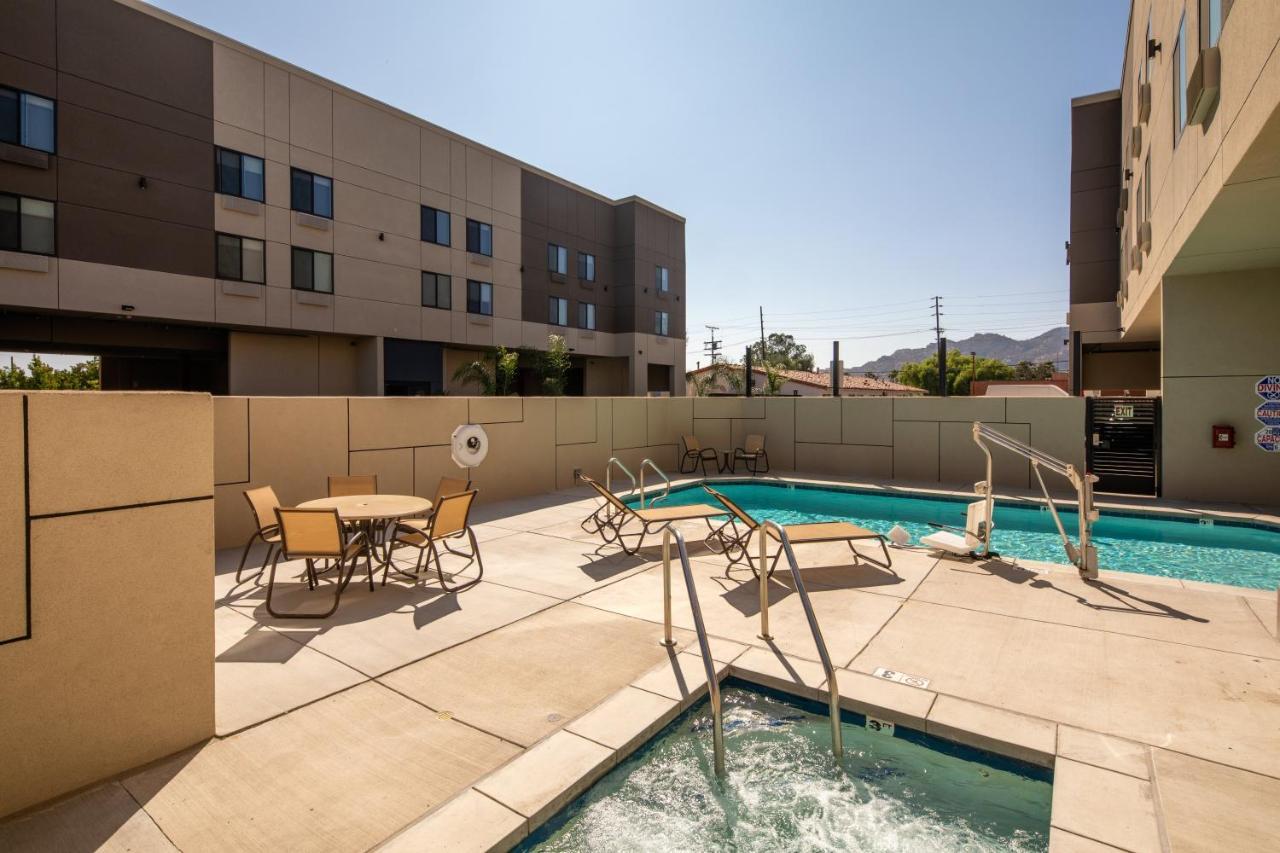 Holiday Inn Express & Suites Chatsworth By Ihg Los Angeles Exterior foto
