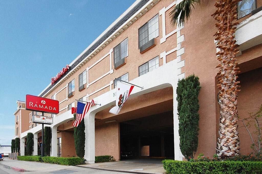 Holiday Inn Express & Suites Chatsworth By Ihg Los Angeles Exterior foto