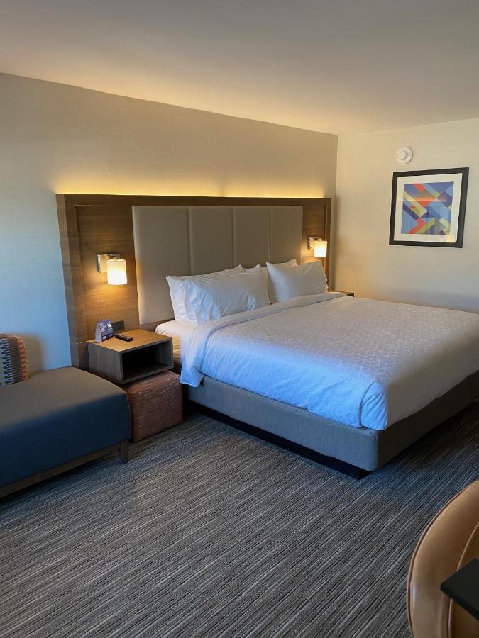 Holiday Inn Express & Suites Chatsworth By Ihg Los Angeles Exterior foto