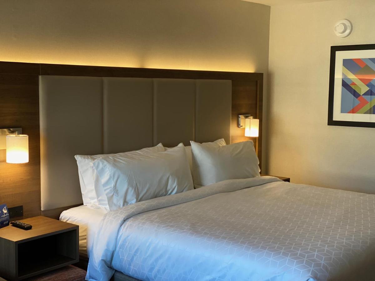Holiday Inn Express & Suites Chatsworth By Ihg Los Angeles Exterior foto